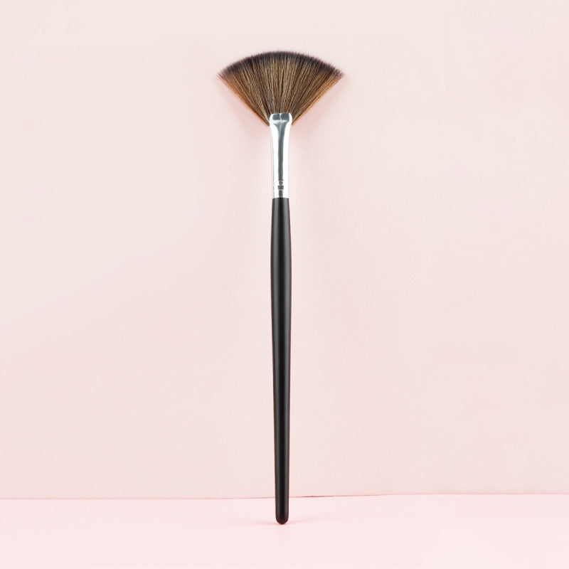 Professional Fan Makeup Brush