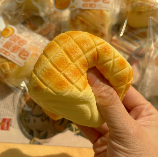 Pineapple Bun Squeeze Toy for Kids ? Slow-Rebound Stress-Relief Toy