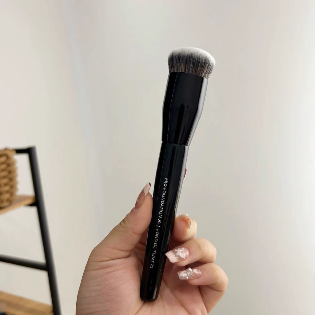Slope-shaped Concealer Foundation Makeup Brush